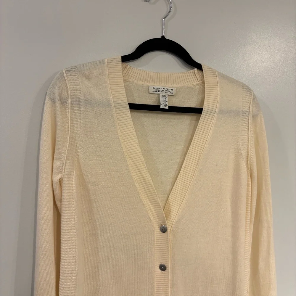 Banana Republic Merino Wool button front cardigan longer style extra fine wool - Picture 5 of 16